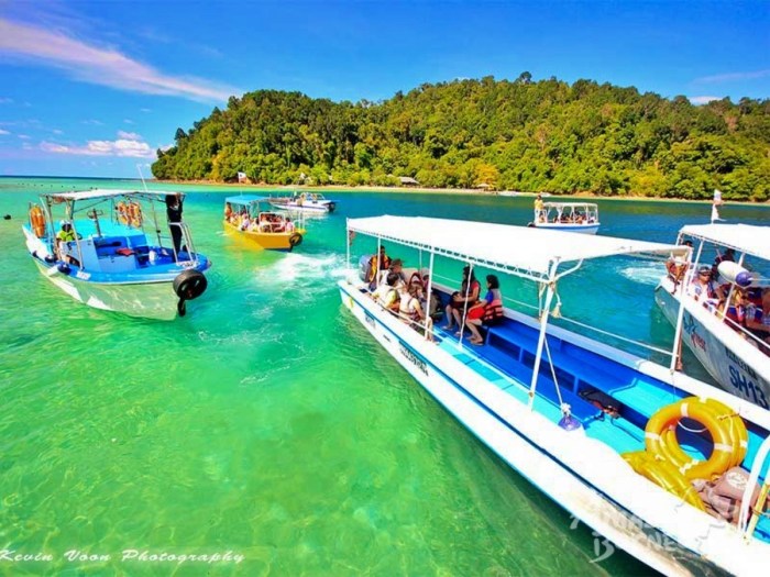 Best island hopping destinations 2025